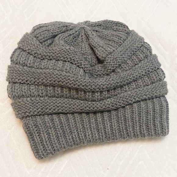 C.C grey beanie - Picture 2 of 3